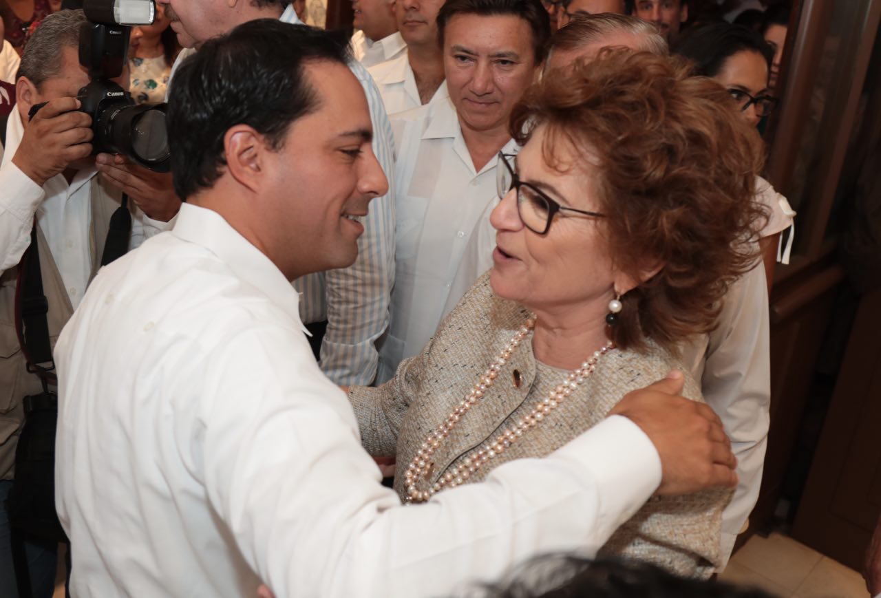 El gobernador electo Mauricio Vila Dosal con la alcaldesa María Fritz Sierra, en el marco del III Informe de Gobierno del Ayuntamiento de Mérida 2015-2018